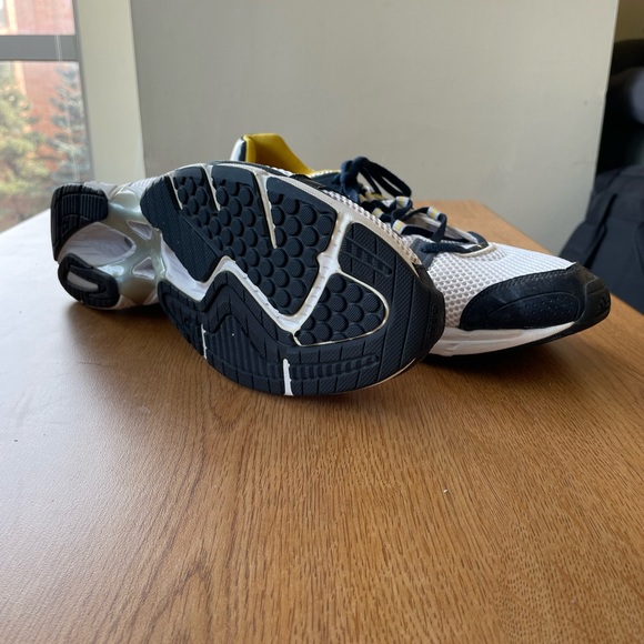 SOLD✅Adidas Response Training Shoe - Picture 4 of 7